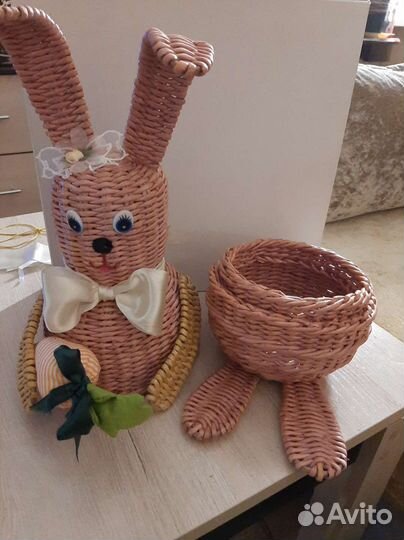 Зайка из газетных трубочек