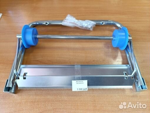 Диспенсер настенный для бумаги в рулонах