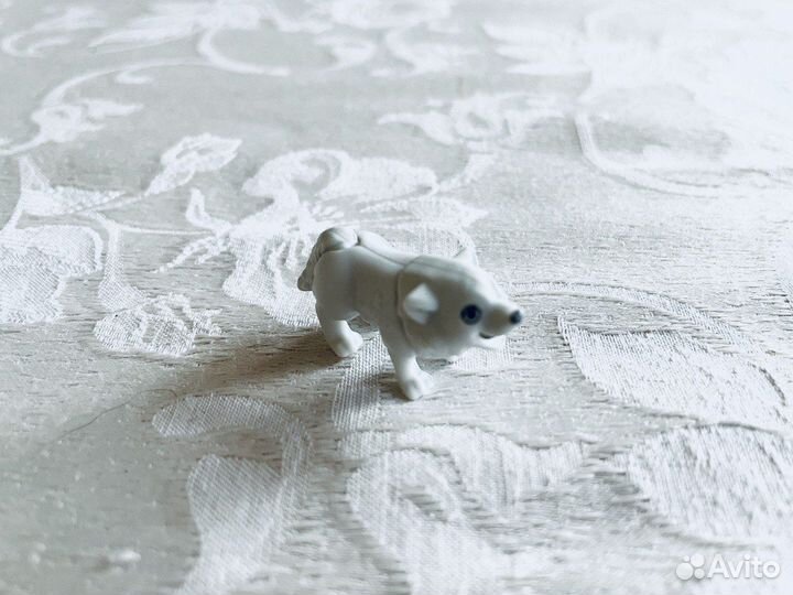 Киндер сюрприз волк белый