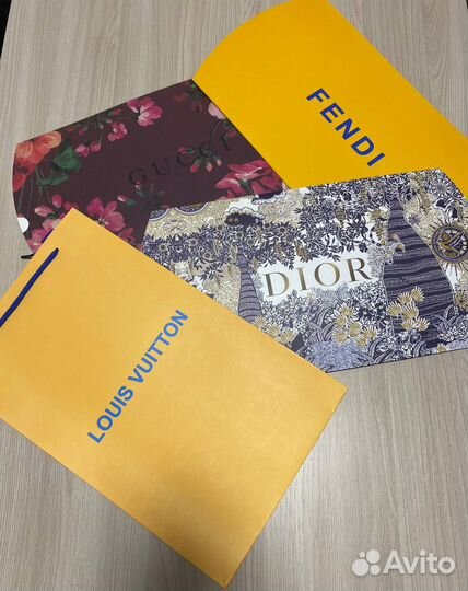 Платок Dior в молочном цвете