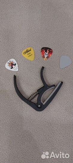 Акустическая гитара