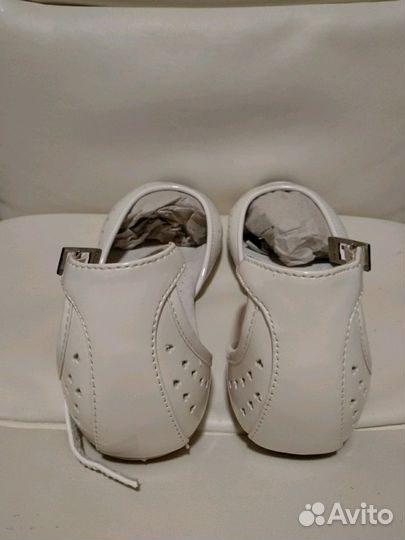 Туфли босоножки абсолютно новые 35 р,23 см, фирма