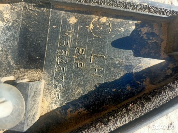 Накладка левой двери Mitsubishi Pajero II 92г 3дв