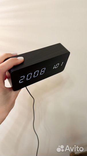 Электронные настольные часы
