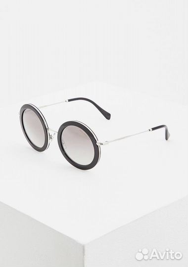 Солнцезащитные очки Miu Miu