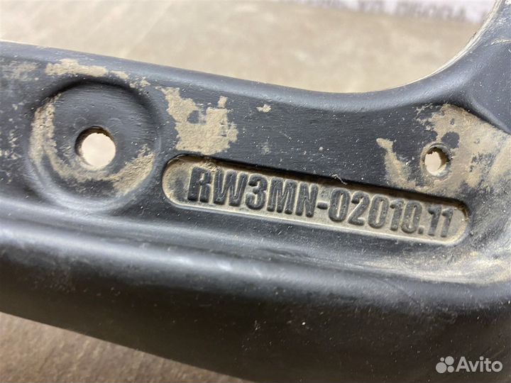 Брызговик передний левый Toyota Corolla C180