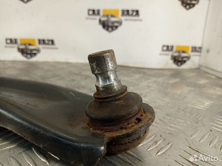 Рычаг передней подвески нижний правый R