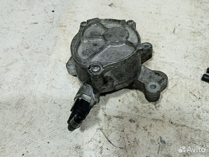 Насос вакуумный Peugeot 407