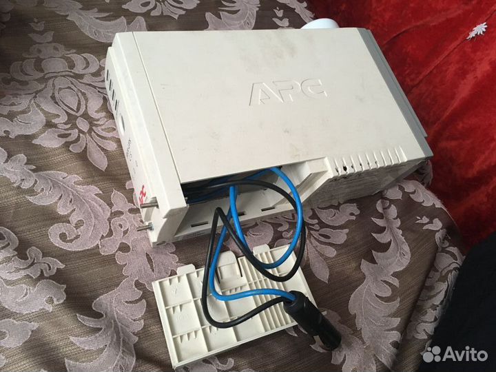 2 в одном Инвертор (12в-220в) (max 500 ва) и зар