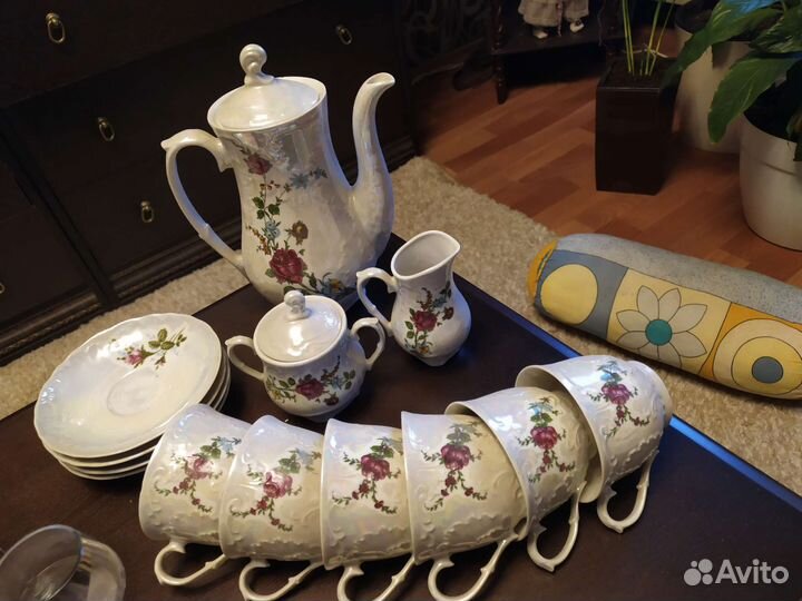 Чайный сервиз и Набор фужеров и рюмок