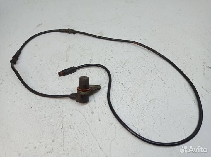 Датчик ABS передний