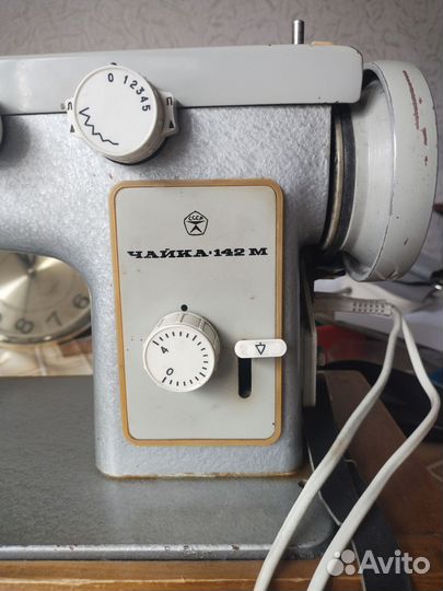 Швейная машинка чайка 142м