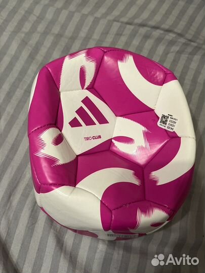 Футбольный мяч adidas