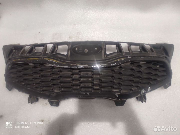 Решетка радиатора Kia Ceed JD дефект