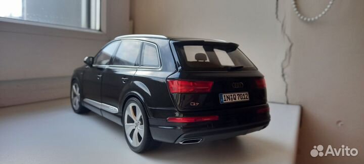 Audi Q7 1:18 Minichamps