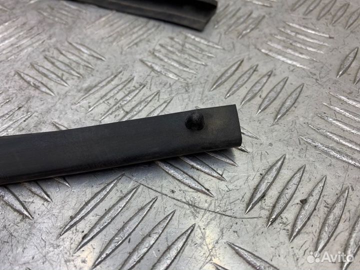 Уплотнитель капота Toyota Camry V40 2azfe 2010