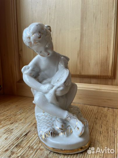 Статуэтка Вышивальщица (Песочное, 1965 г.)