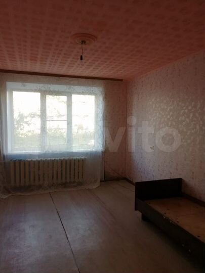 Доля в 2-к. квартире, 54 м², 1/5 эт.