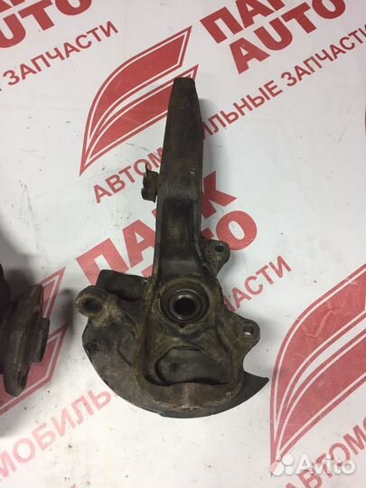 Кулак поворотный передний Volkswagen Amarok 2011