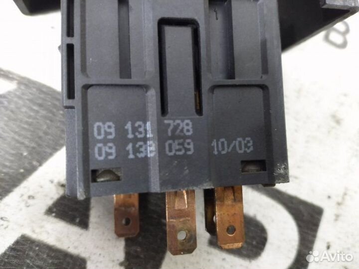 Кнопка аварийной сигнализации Opel Astra G Z17DTH