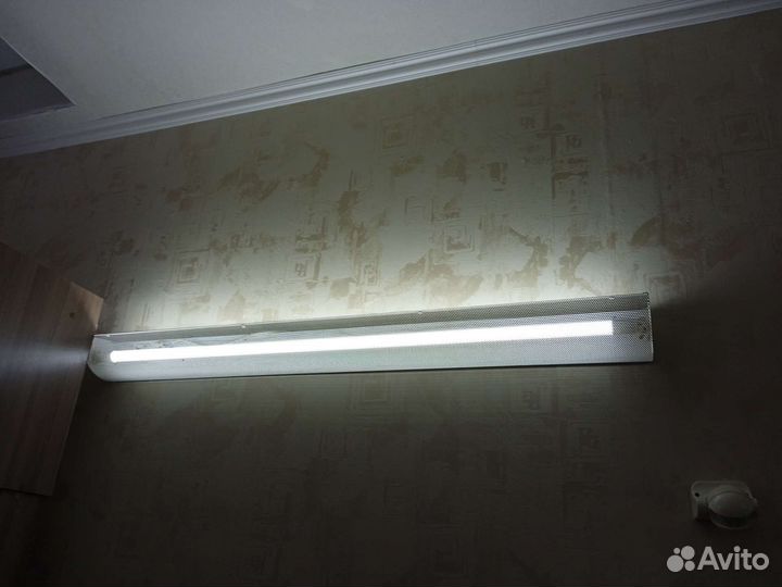 Светильник настенный, б/у, лампа в комплекте