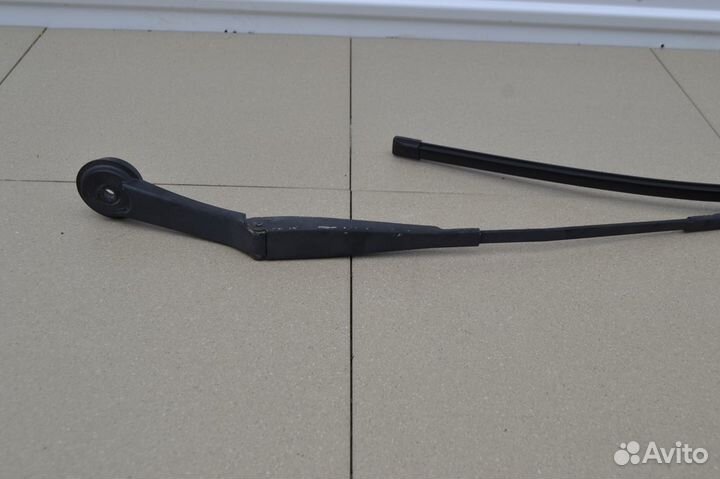 Поводок дворника левый Ford Focus 3