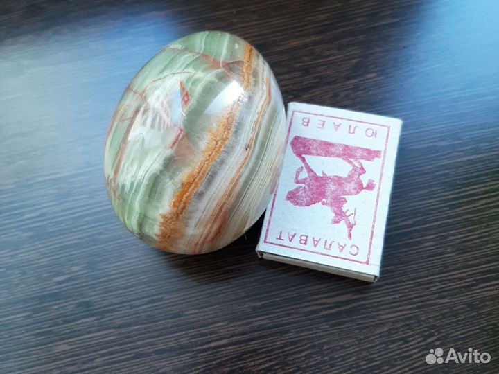 Яйцо из яшмы