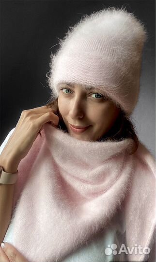 Шапка женская и косынка вязаная из ангоры