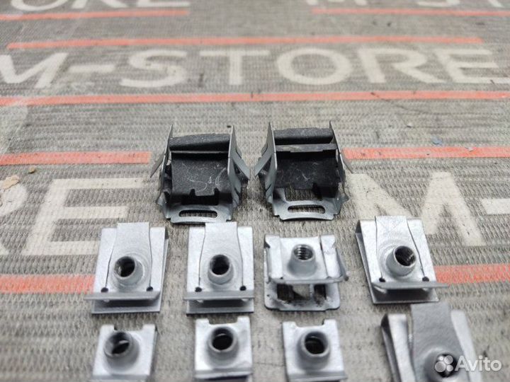 Клипса панели приборов Audi Q5 8R cdnc 2009