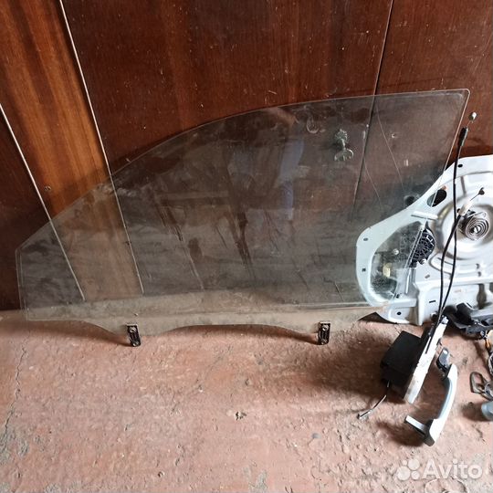 Hyundai tucson jm стекло переднее левое