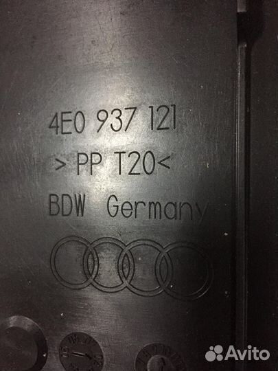 Корпус блока предохранителей Audi A8 D3