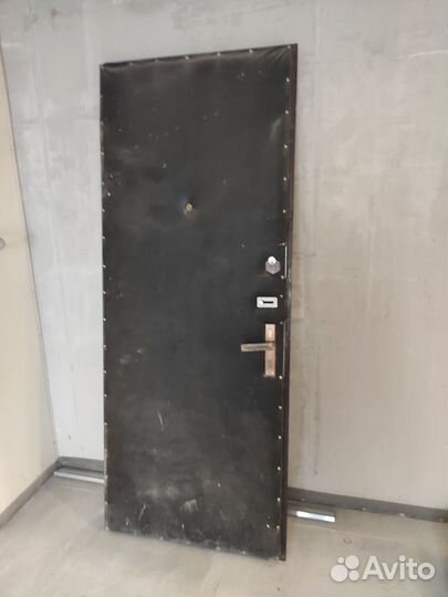 Дверь входная металлическая правая бу