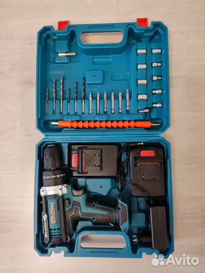 Шуруповёрт makita21V c 2 АКБ и набором бит