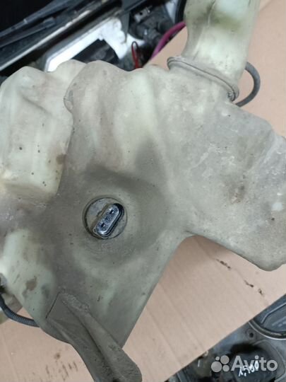 Бачок омывателя Passat B5+