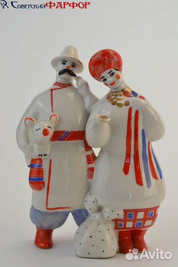 Статуэтка фарфоровая