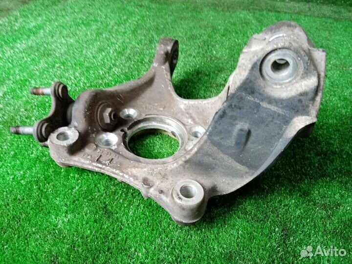 Кулак поворотный передний левый Volkswagen Passat