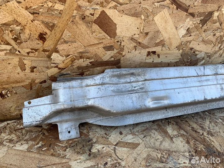 Усилитель бампера передний Audi А6 C6 2.8 CCE