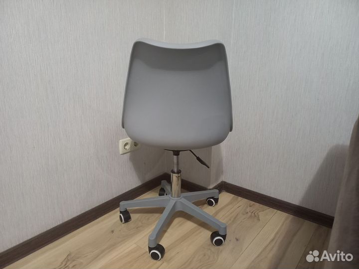 Стул компьют пластик и экокожа серый за 2 шт 5000