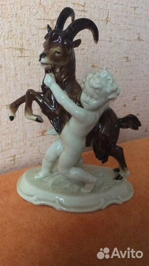 Фарфоровая статуэтка мальчик с козликом