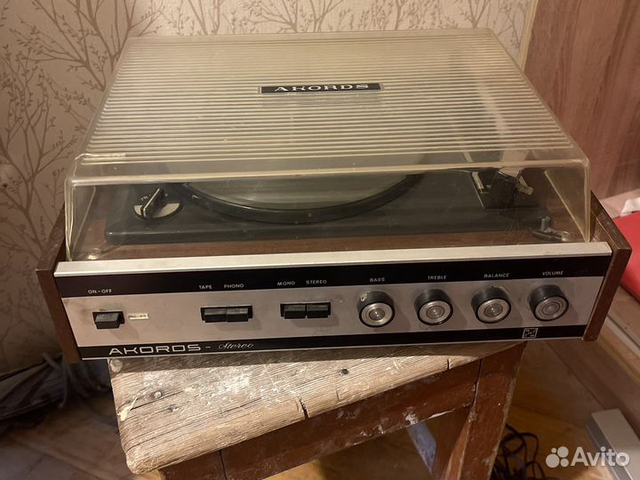 Виниловый проигрыватель