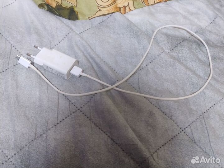 Зарядка с шнуром б.у