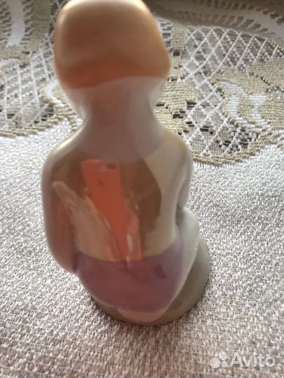 Статуэтка Девочка с корабликом