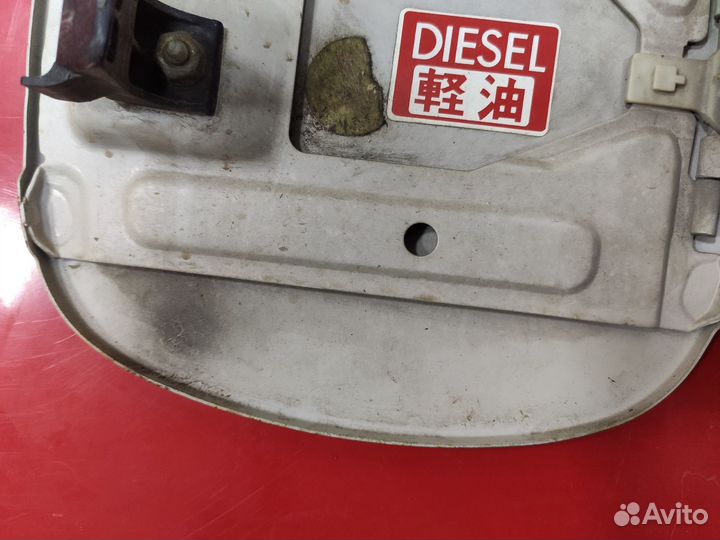 Лючок топливного бака Toyota Estima