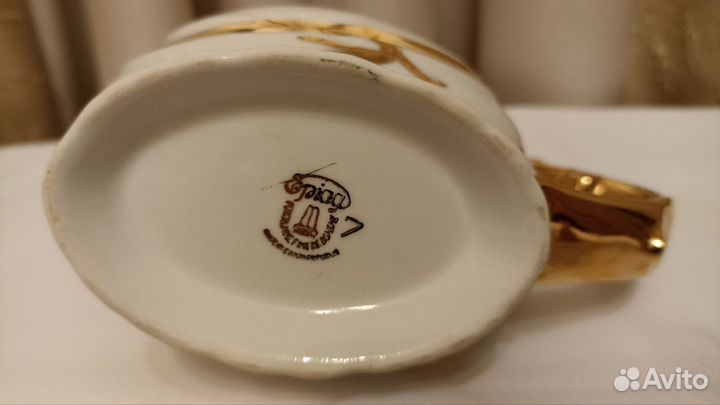 Кружка с ручкой и носиком для минеральной воды