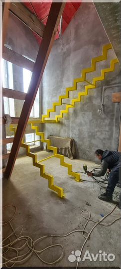 Лестница на металлическом каркасе