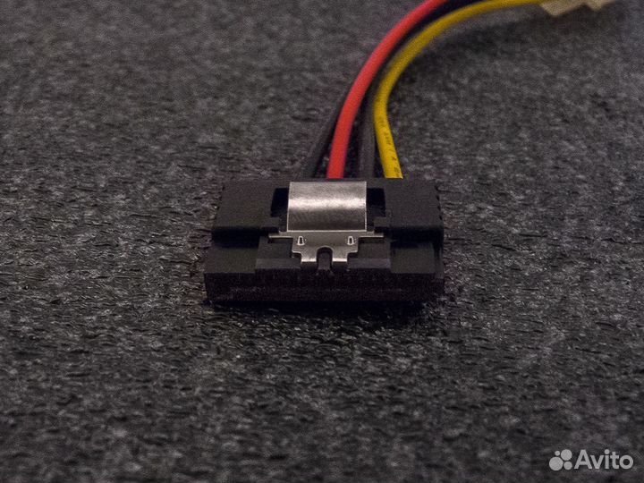 Переходник Molex to SATA Power с фиксатором