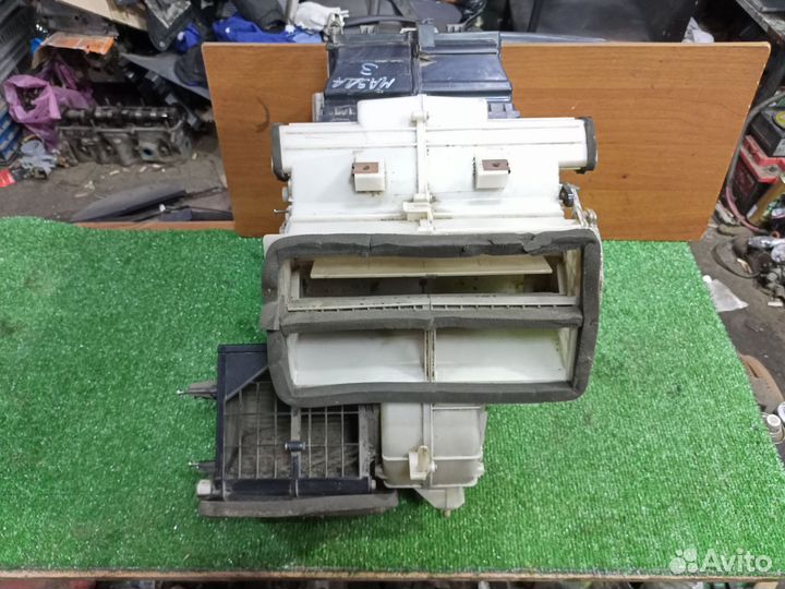 Корпус отопителя Mazda 3 (2003—2006)