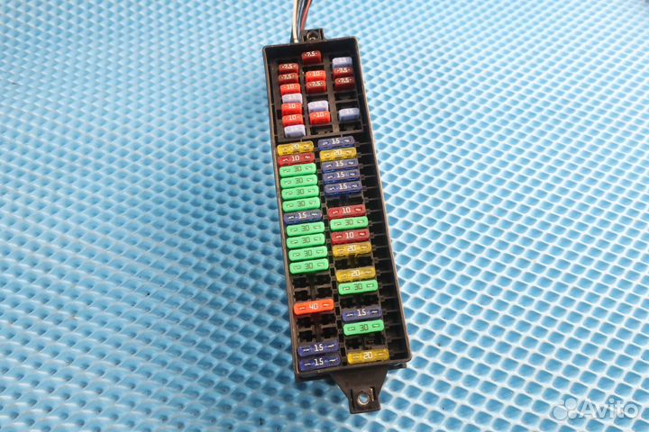 Блок предохранителей Volkswagen 6R0937615A