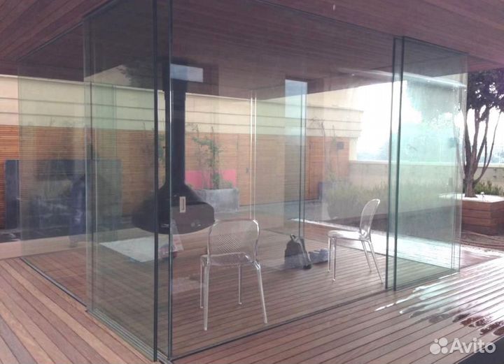 Беседка с панорамными окнами и мангалом