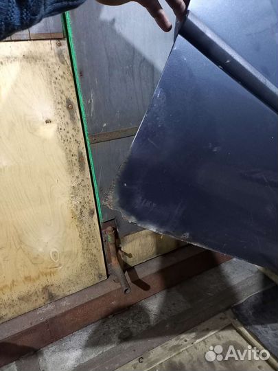 Дверь правая renault logan1